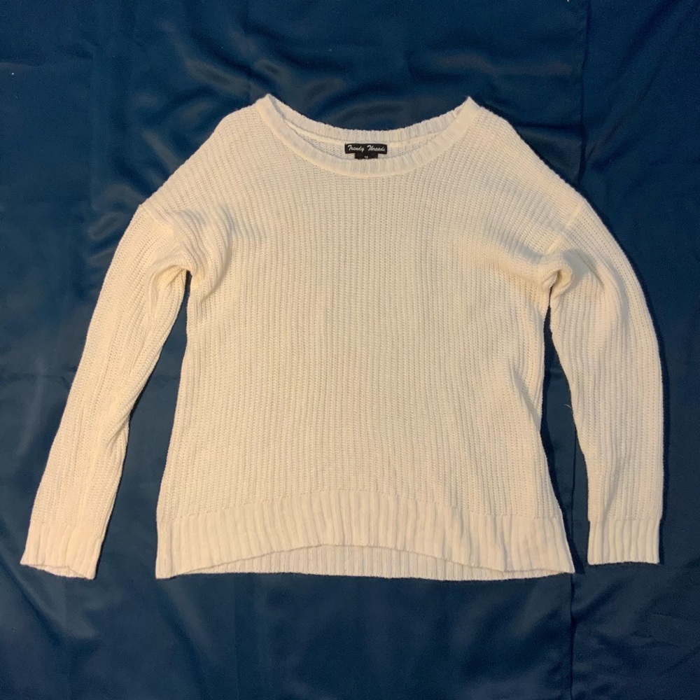 Like-New Sweatshirt by Trendy Threads